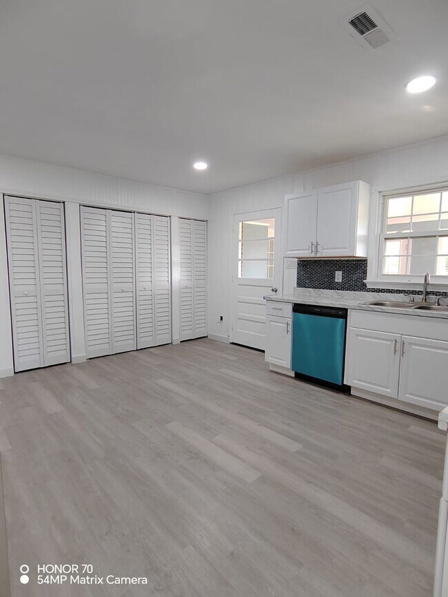 Building Photo - Charming 4-Bedroom Home for Rent – Peaceful & Nature-Filled Setting