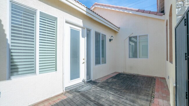 Building Photo - 49142 Barrymore St