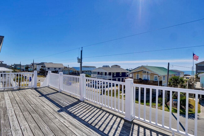 Building Photo - 1207 N Topsail Dr