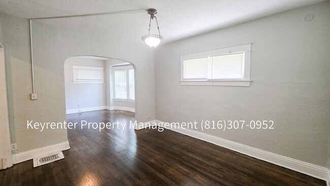 Building Photo - Welcome Home to This Bright & Inviting 4 Bed, 2 Bath