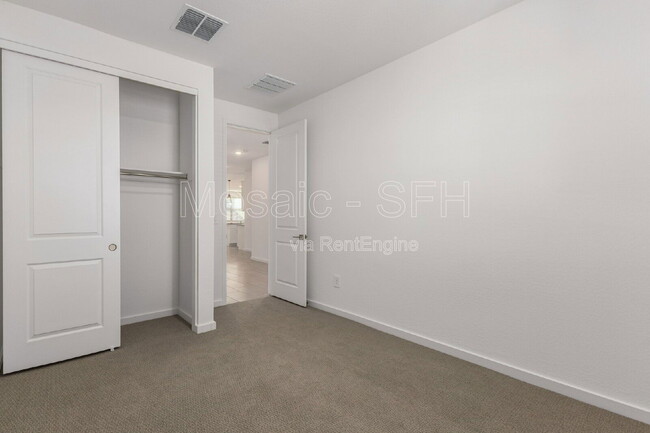 Building Photo - 35394 N Perennial St