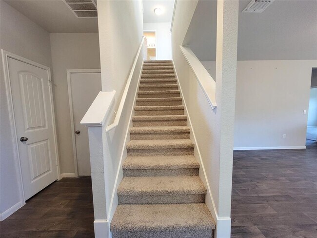 Building Photo - 13925 Heywood Dr