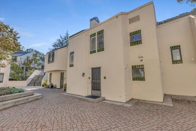 Building Photo - 181 Centre St