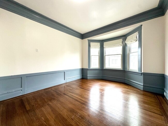 Building Photo - Large, Elegant Home Near USF w/ 6BR, 3BA L...