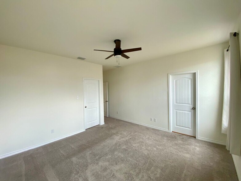 Building Photo - 344 Blacktail Dr