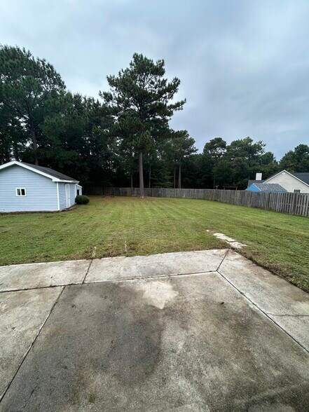 Building Photo - 147 Lawndale Ln