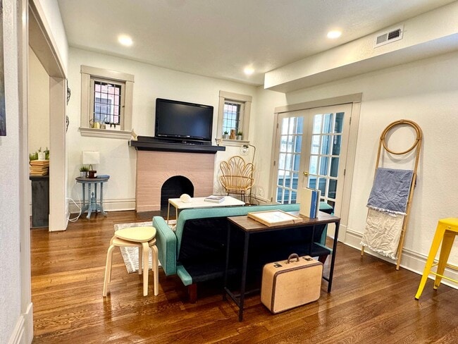 Building Photo - 4172 Russell Blvd