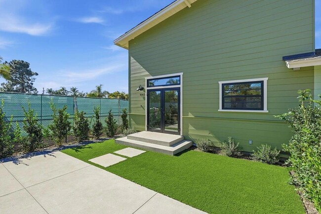 Building Photo - 1063 Buena Vista Way