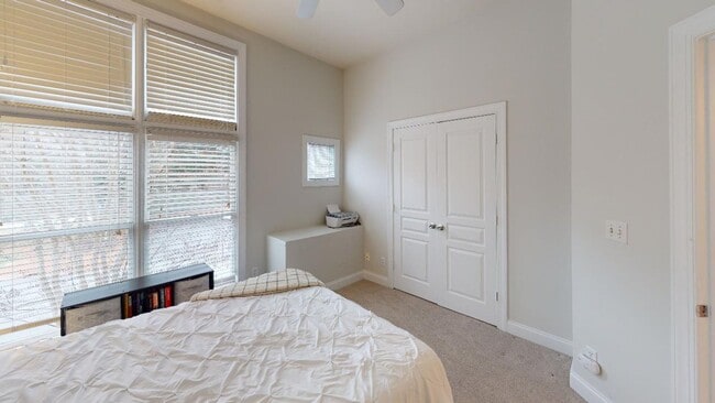 Building Photo - Dilworth Townhome For Rent