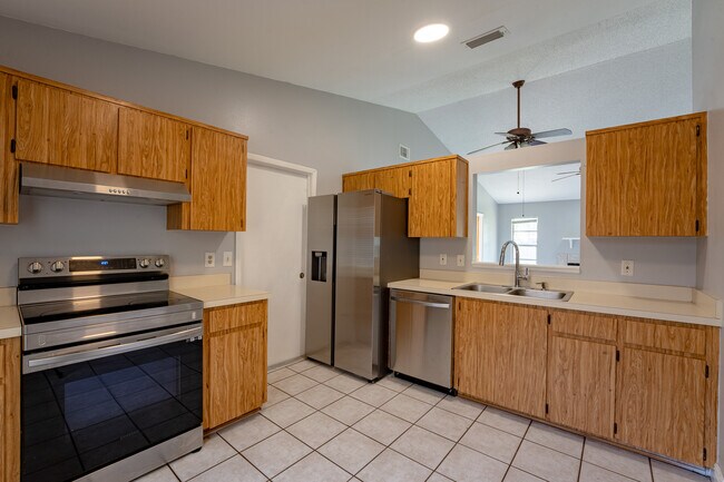 Building Photo - 3504 Superior Ct