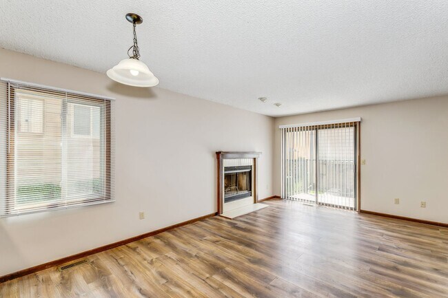 Building Photo - 2405 S Capri St