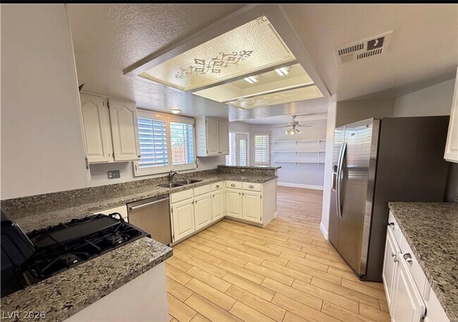 Building Photo - 32 Sandwedge Dr