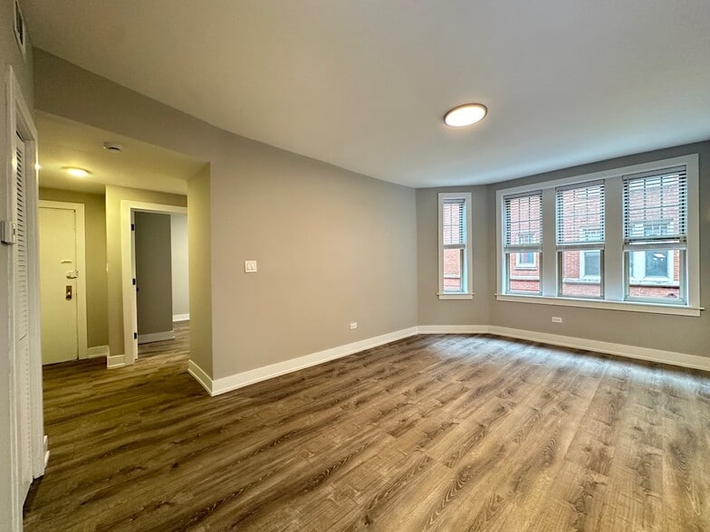 Building Photo - 434 W Aldine Ave