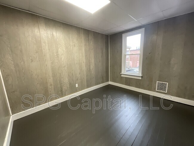 Building Photo - 119 W Jackson St