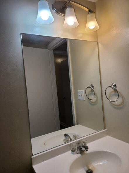 Building Photo - 6604 Birchline Blvd