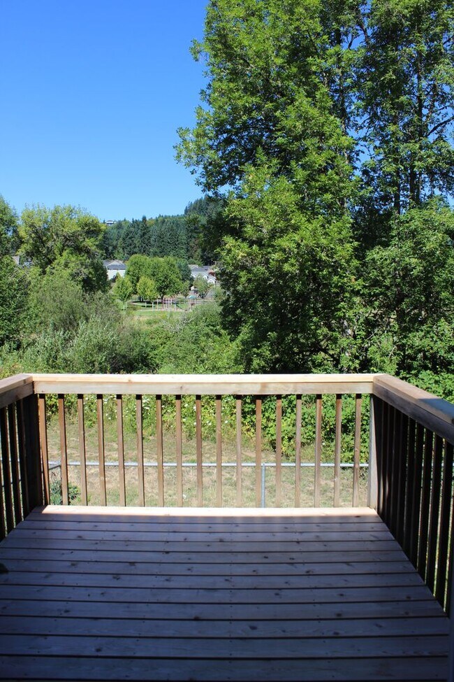 Building Photo - 3 bedroom, 2 1/2 bath home in quiet Scappoose neighborhood near parks