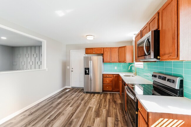 Building Photo - Charming 3-Bedroom Clarksville Home with Garage
