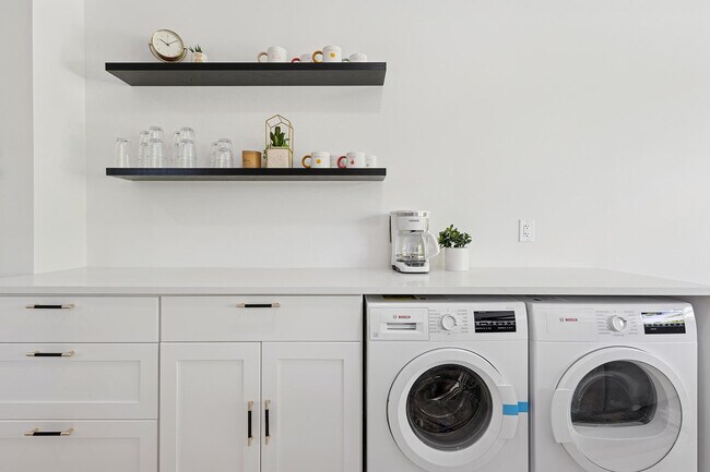 Building Photo - 125 NW 3rd Ave