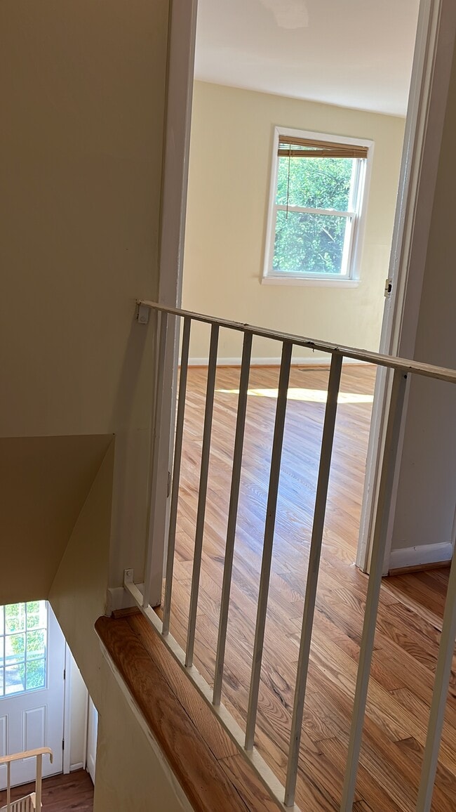 Building Photo - 2 Wimbledon Ln