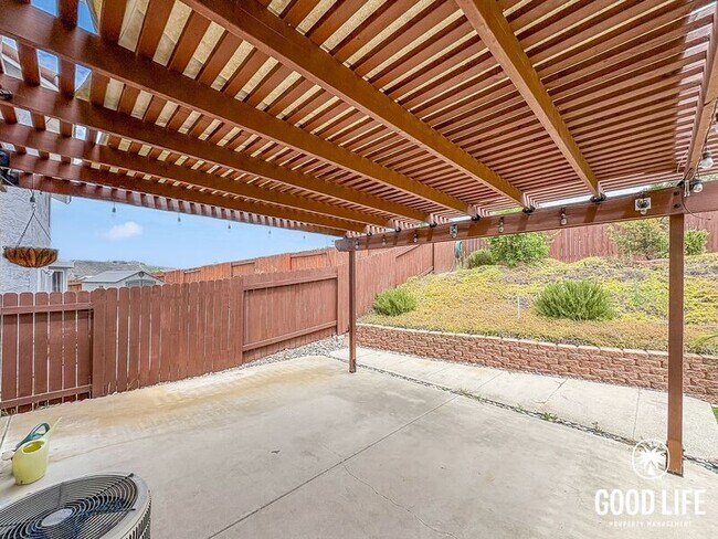 Building Photo - 2104 N Mammoth Pl