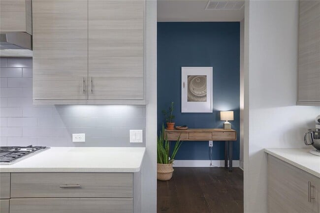 Building Photo - 6021 Seville Dr