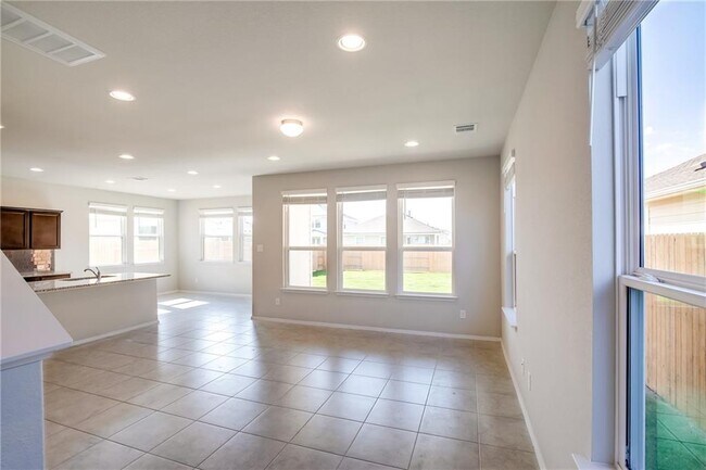 Building Photo - 226 Trailside Ln