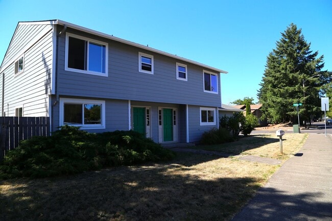 Building Photo - 3 bed/1.5 bath, AC, Washer/Dryer, Garage