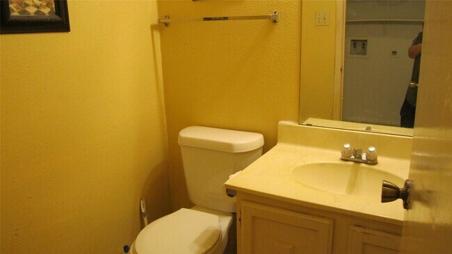 Building Photo - 12122 Kemerton Dr