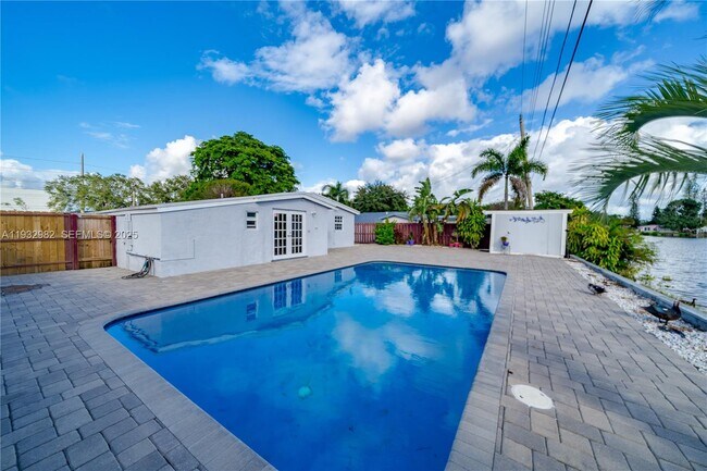 Building Photo - 5900 N Farragut Dr