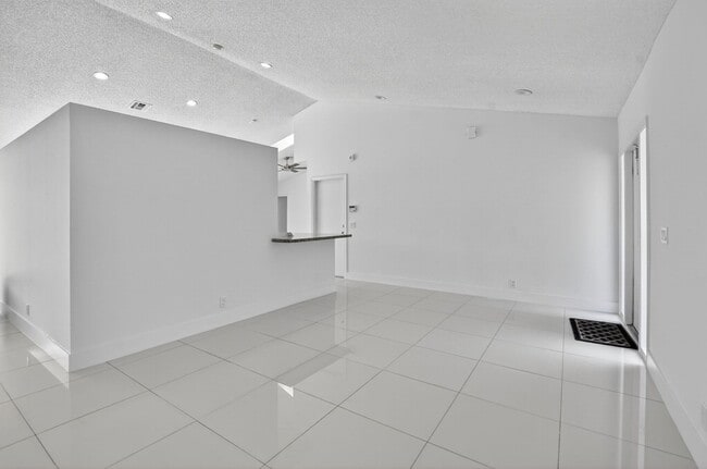 Building Photo - 488 NW 13th St