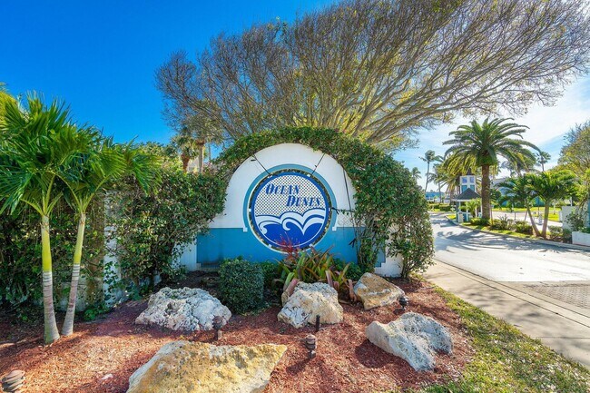 Building Photo - 812 Ocean Dunes Cir