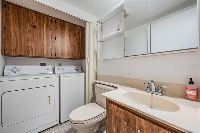 Building Photo - 2710 4th Ct