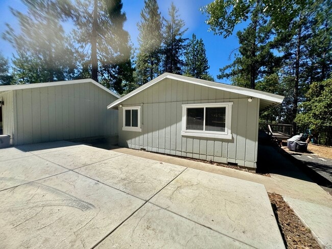 Building Photo - 4425 Sierra Springs Dr