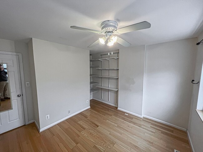 Building Photo - Beautiful 2 Bedroom 1 Bath Townhouse in Fa...