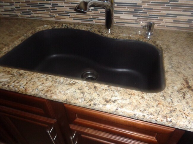 Building Photo - 3462 Southwood Dr