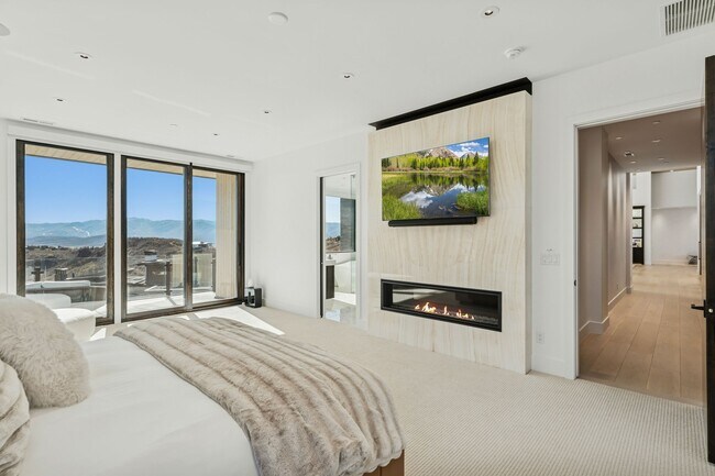 Building Photo - 3404 Wapiti Cyn Rd