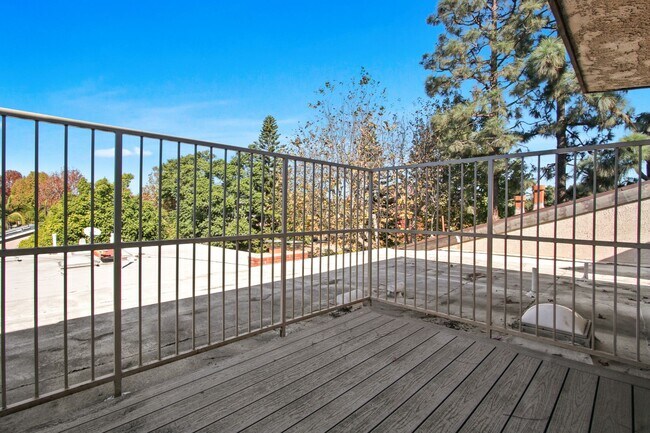 Building Photo - 3415 McLaughlin Ave