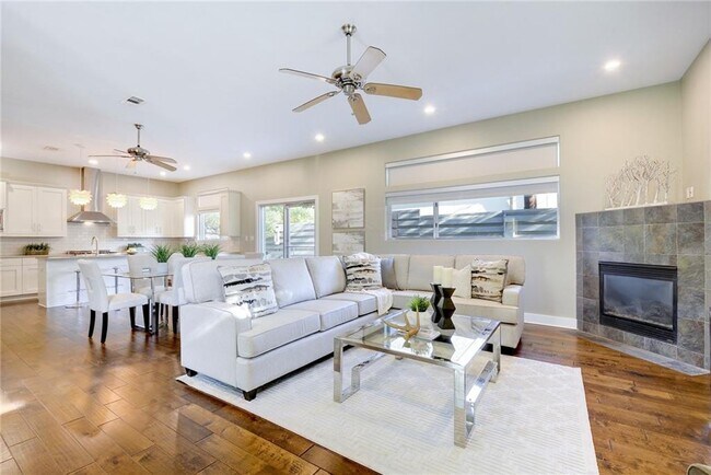 Building Photo - 2700 Cherry Ln