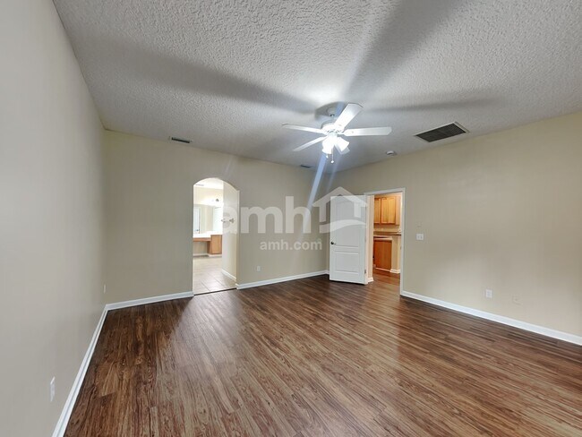 Building Photo - 2110 Thorn Hollow Ct