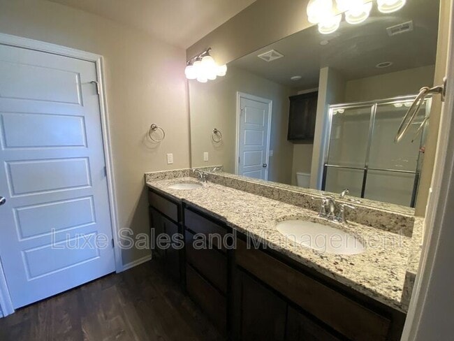 Building Photo - 749 SW 14th St