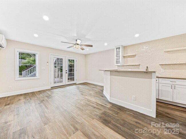 Building Photo - 42 Forsythe St