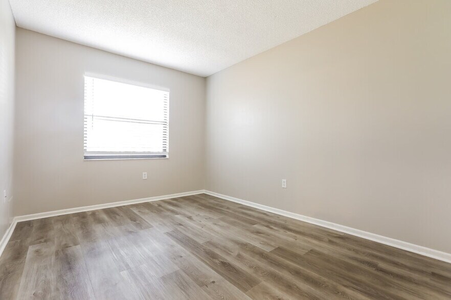 Building Photo - 1545 Deer Hollow Blvd