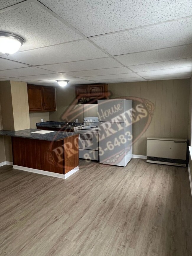 Building Photo - 16 Western Ave