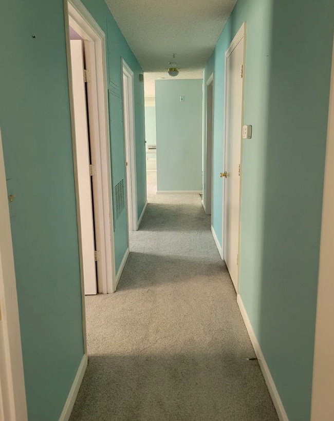 Building Photo - Ground Level 3 + 2 Spacious Updated condo