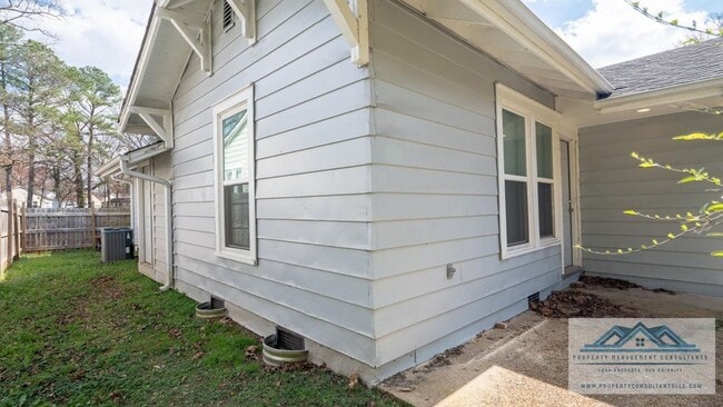 Building Photo - 901 Hermitage Dr