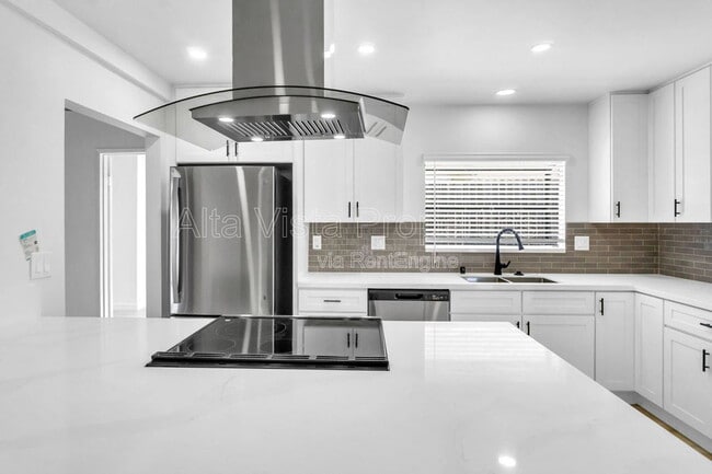 Building Photo - 4722 Mt La Palma Dr