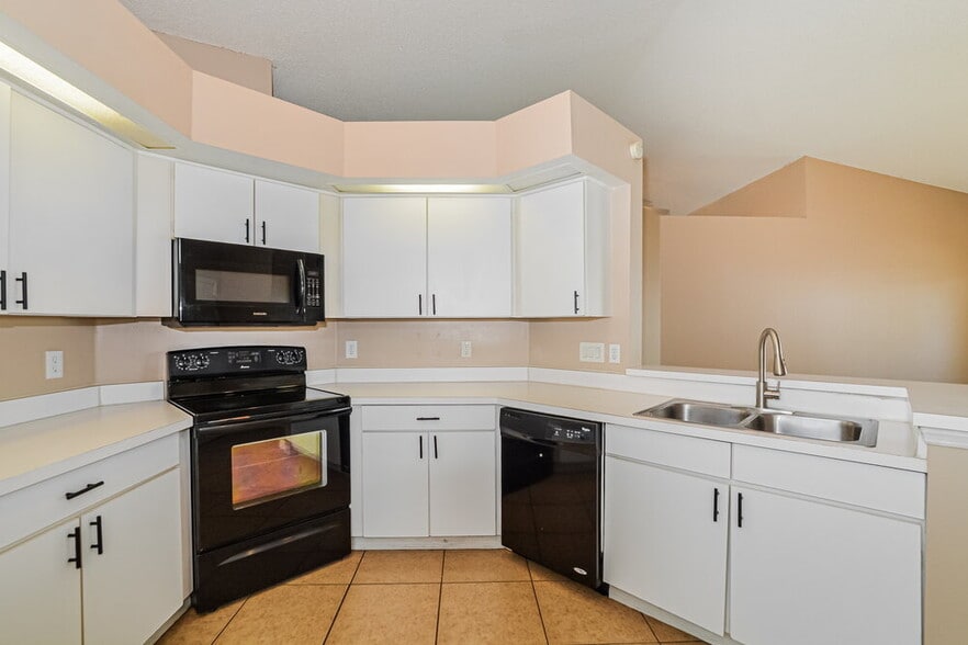 Building Photo - 3100 Orchard Pl