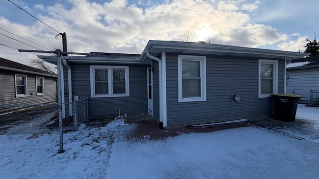 Building Photo - 3528 Adams St