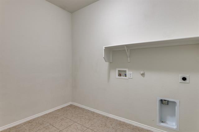 Building Photo - 2031 Avondown Rd