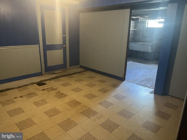 Building Photo - 4906 Hood Dr